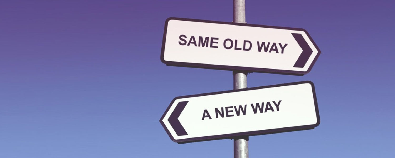 Sign post pointing to a new way or the same way